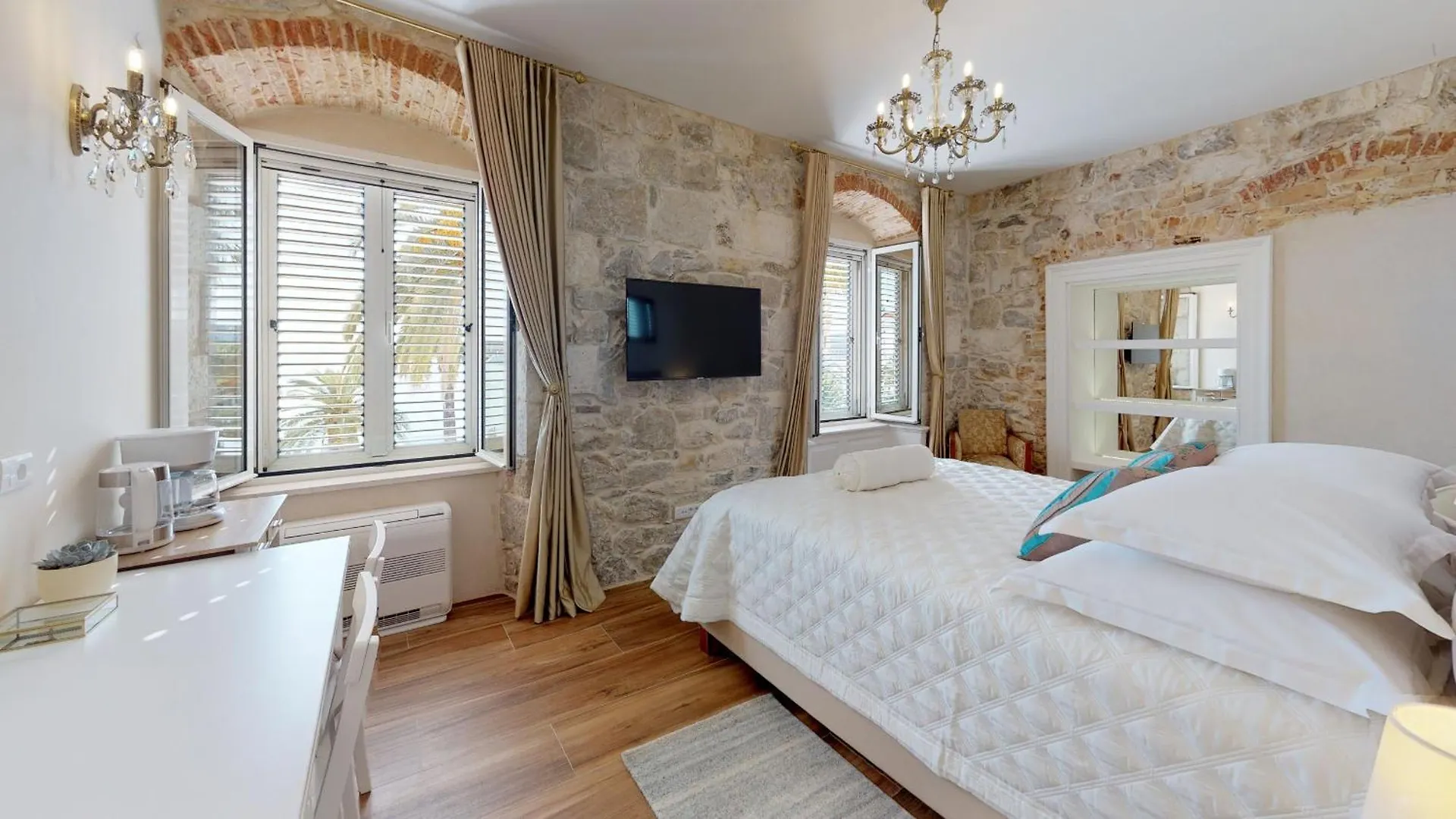 Chrysanta Apartments Split