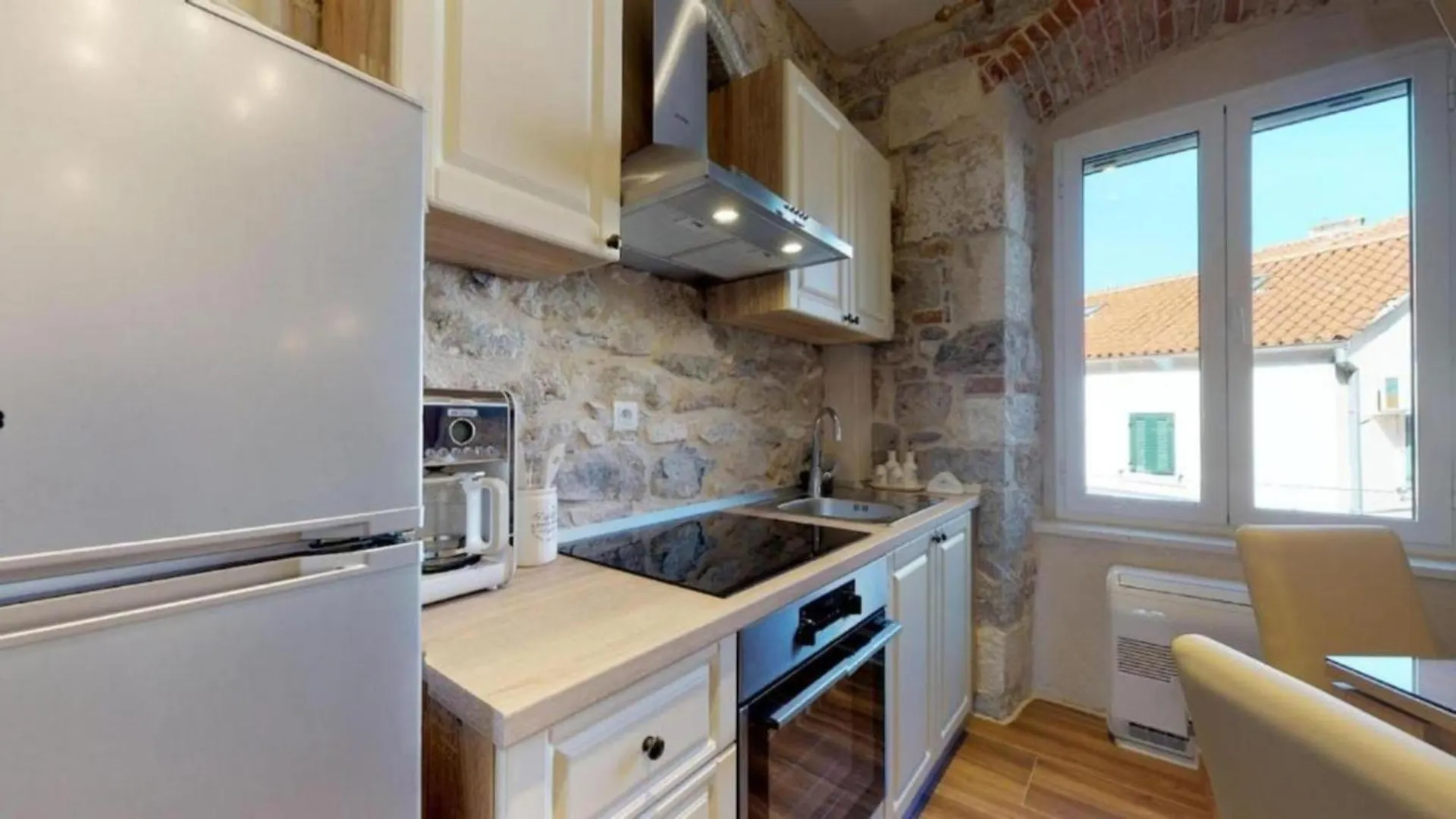 Chrysanta Apartments Split